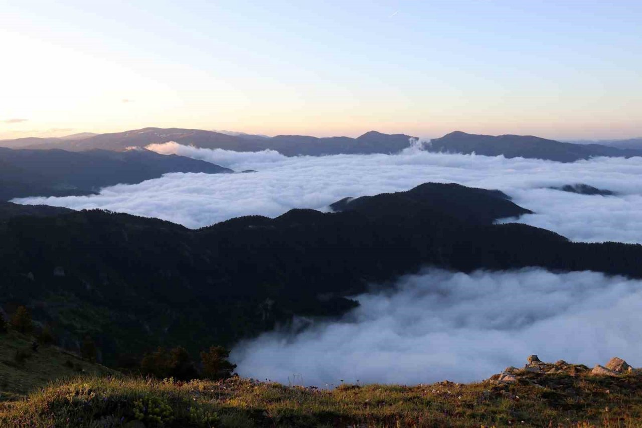Gümüşhane’de eşsiz sis denizi manzarası