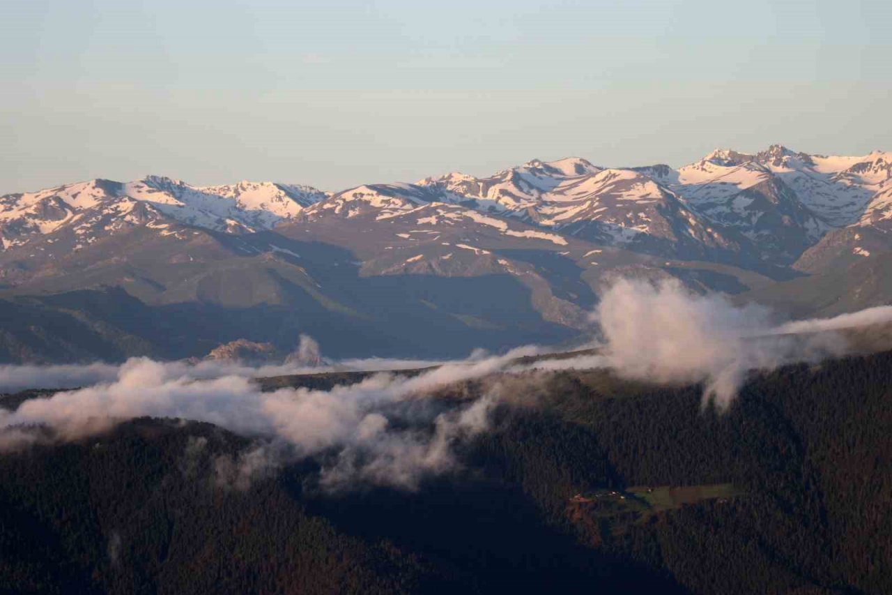 Gümüşhane’de eşsiz sis denizi manzarası