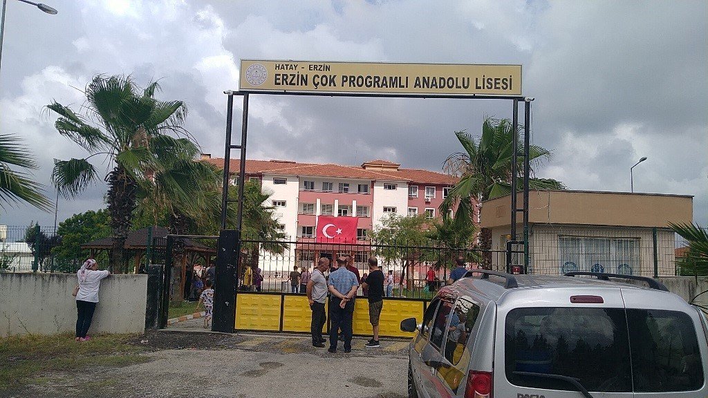 Hatay’ın Erzin ilçesinde ilk defa üniversiteye giriş sınavı yapıldı