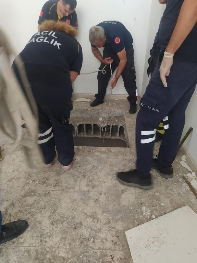 Apartman boşluğuna düşen şahıs yaralandı