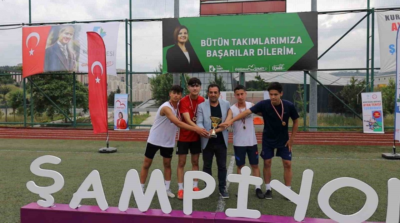 Kurtuluş Kupası Ayak Tenisi Turnuvası kıran kırana geçti