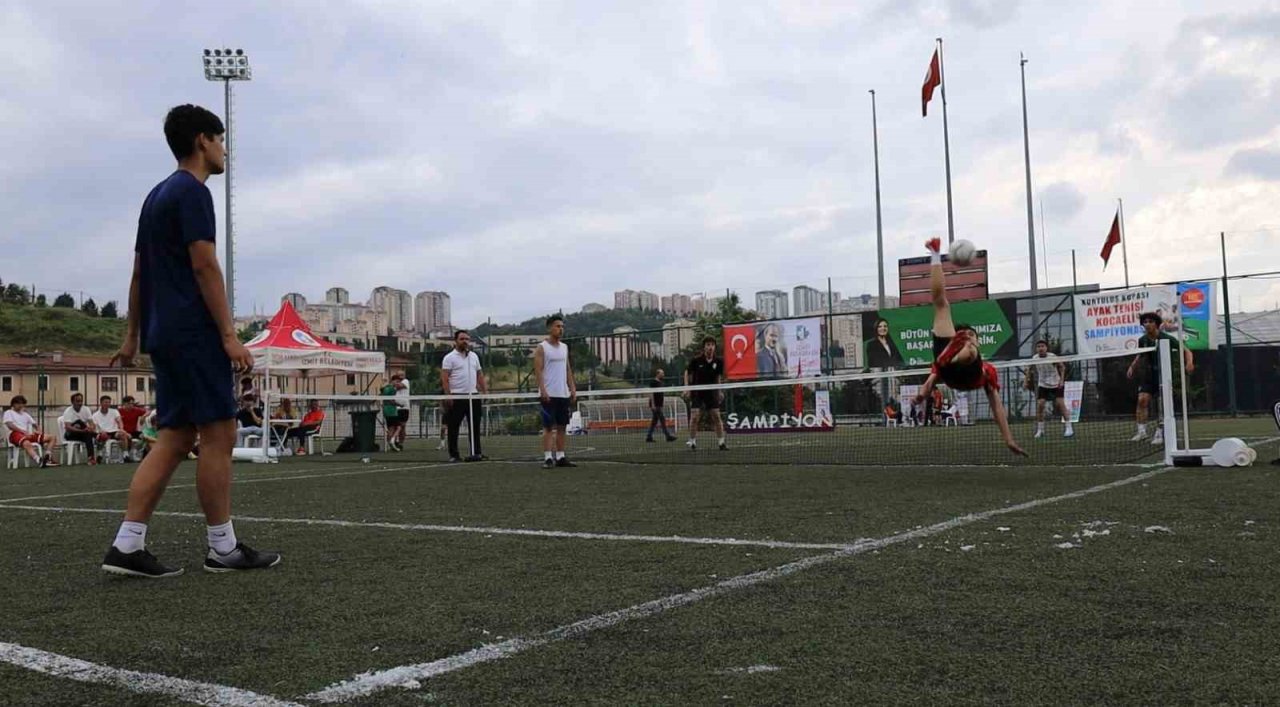 Kurtuluş Kupası Ayak Tenisi Turnuvası kıran kırana geçti