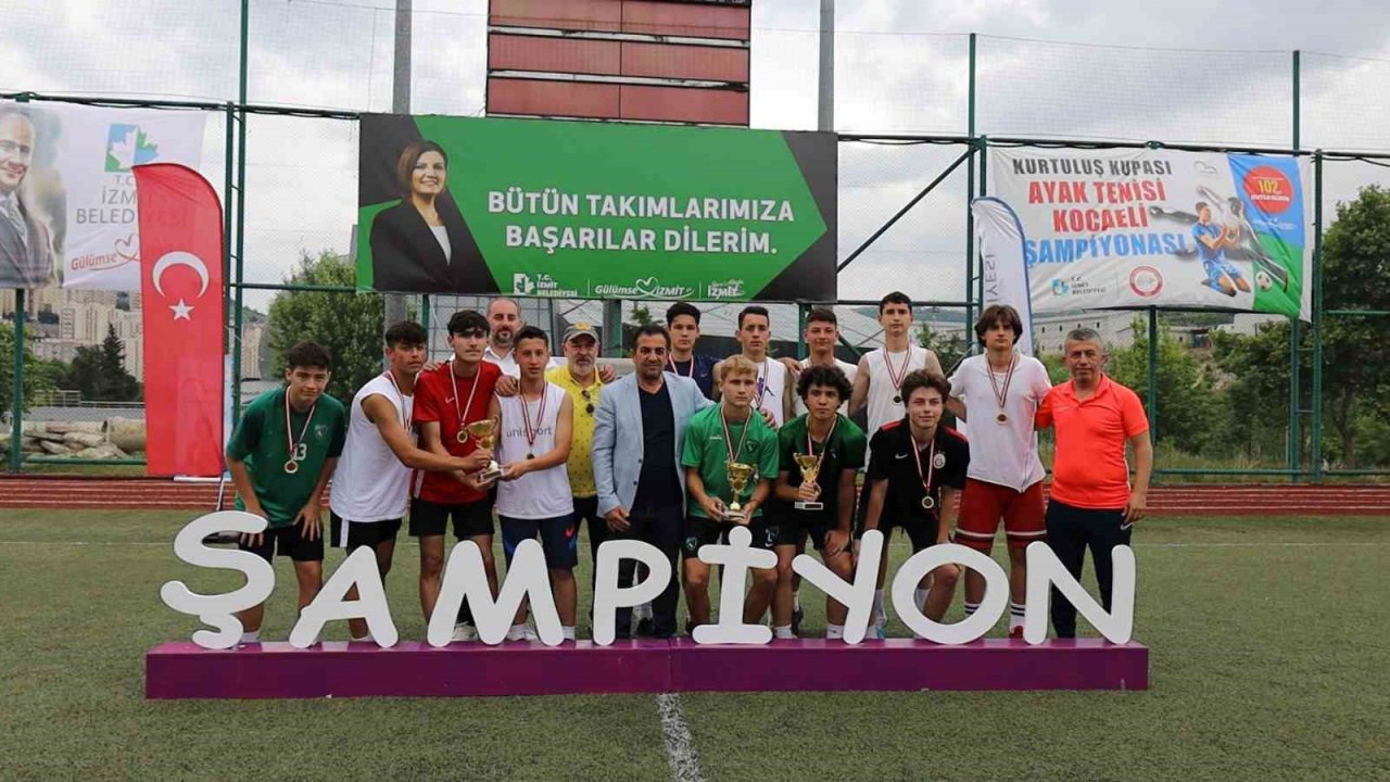 Kurtuluş Kupası Ayak Tenisi Turnuvası kıran kırana geçti