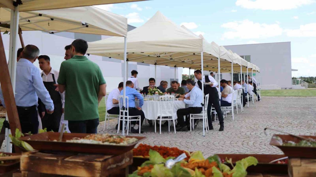 Perakendeciler Gedik Piliç’in son teknolojiyle donatılmış tesislerine hayran kaldı