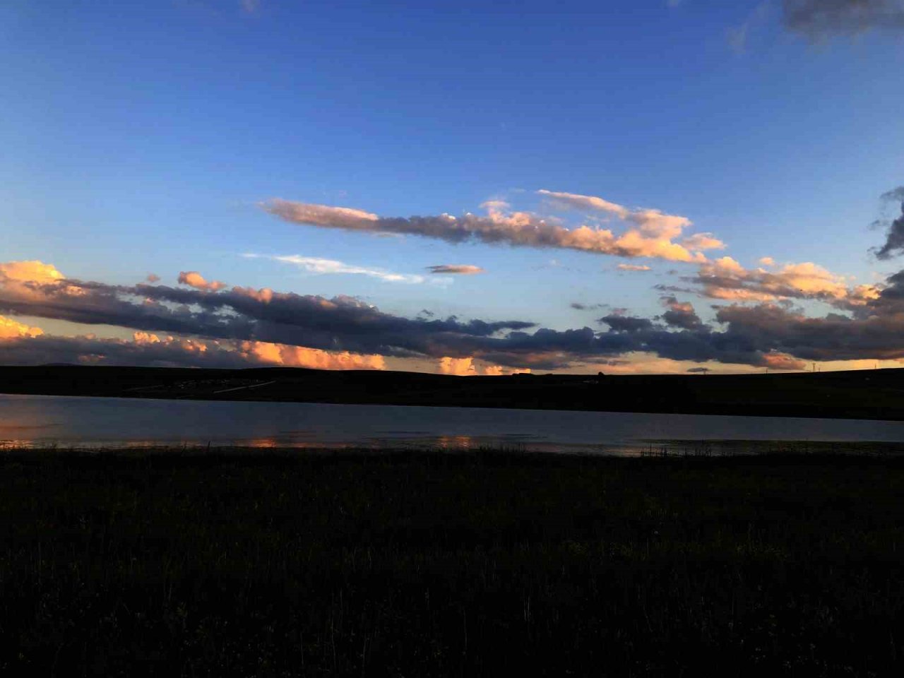 Kars’ta gün batımı kartpostallık görüntüler oluşturdu