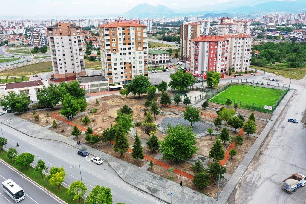 Başkan Çolakbayrakdar: “Ziyagökalp’e hem çocuk kulübü hem de daha güzel park kazandırıyoruz”