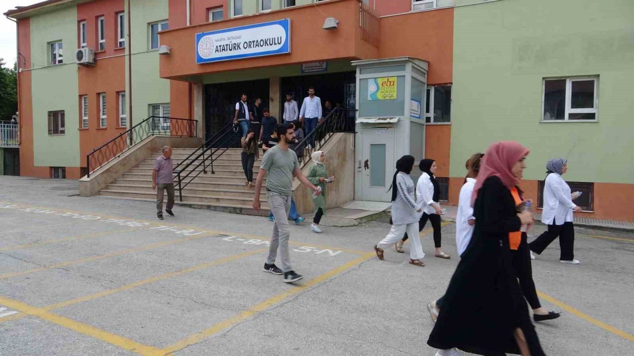 Malatya’da YKS’nın ikinci oturumu AYT sona erdi