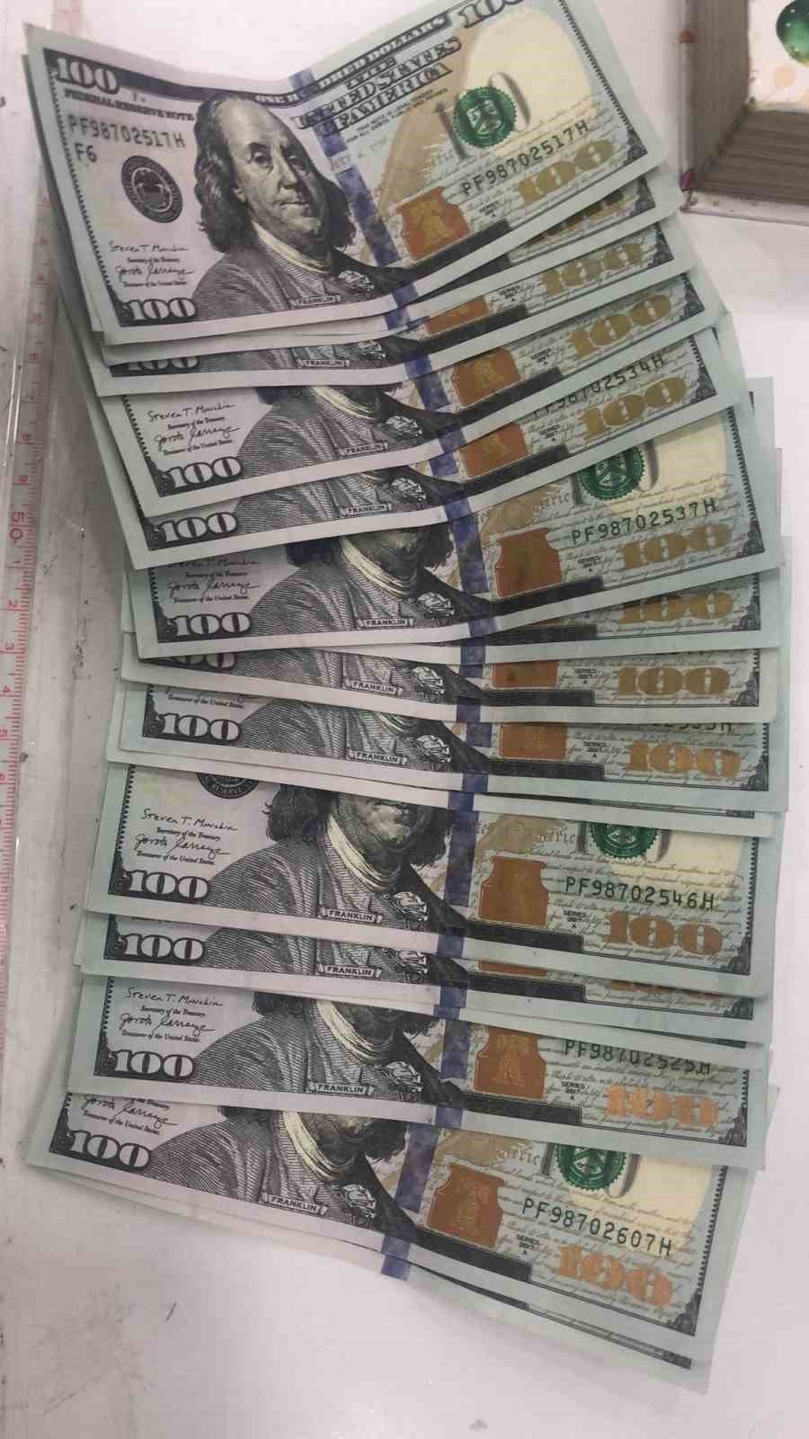 Sahte dövizleri bozdurmak için dükkan dükkan dolaştılar