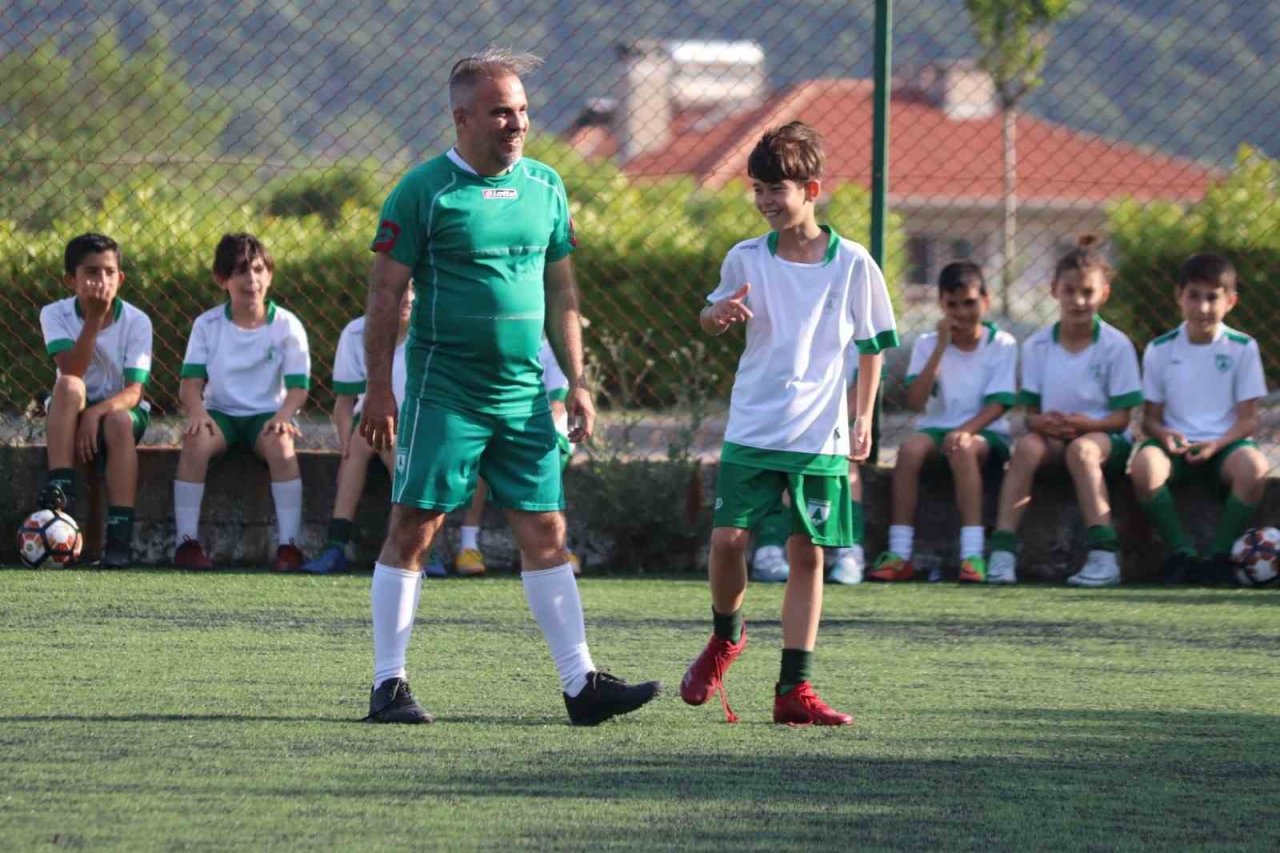 Baba-oğul maçında kazanan ’sevgi’ oldu