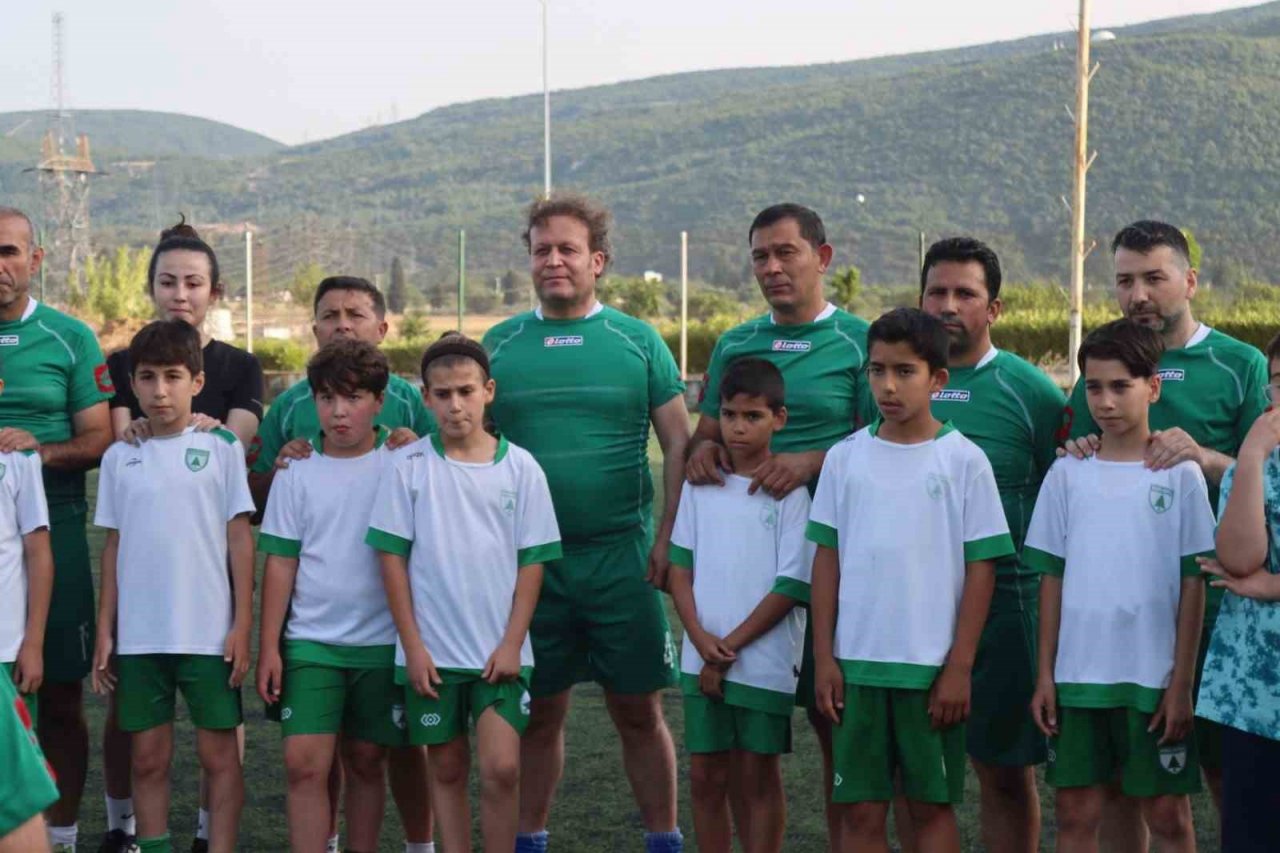 Baba-oğul maçında kazanan ’sevgi’ oldu