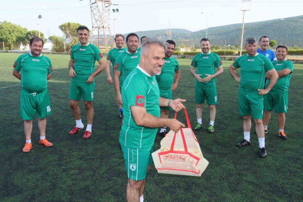 Baba-oğul maçında kazanan ’sevgi’ oldu