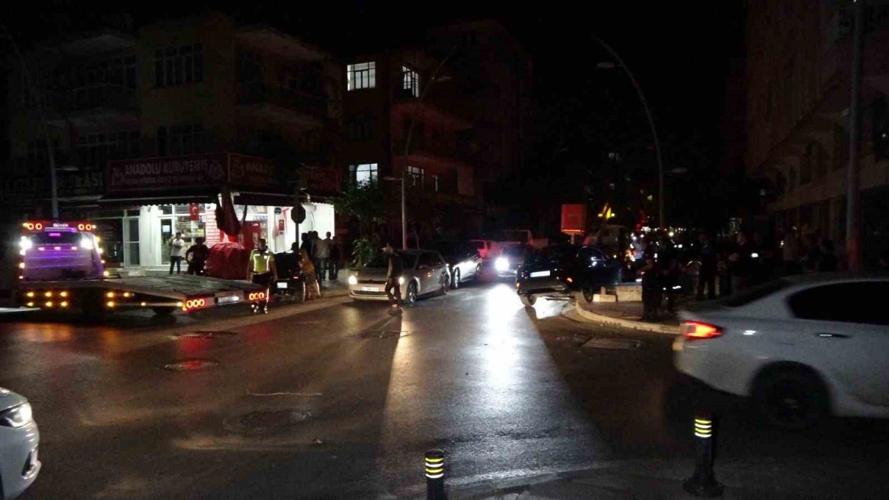 ATV ile otomobil çarpıştı, mahalle karanlığa büründü