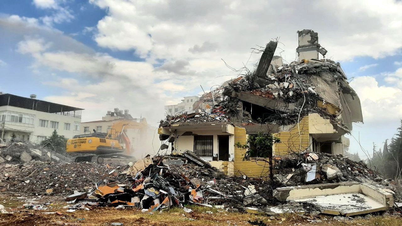 Adıyaman’da ağır hasarlı binaların yüzde 15’i yıkılarak enkazı kaldırıldı