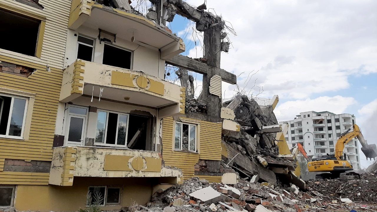 Adıyaman’da ağır hasarlı binaların yüzde 15’i yıkılarak enkazı kaldırıldı