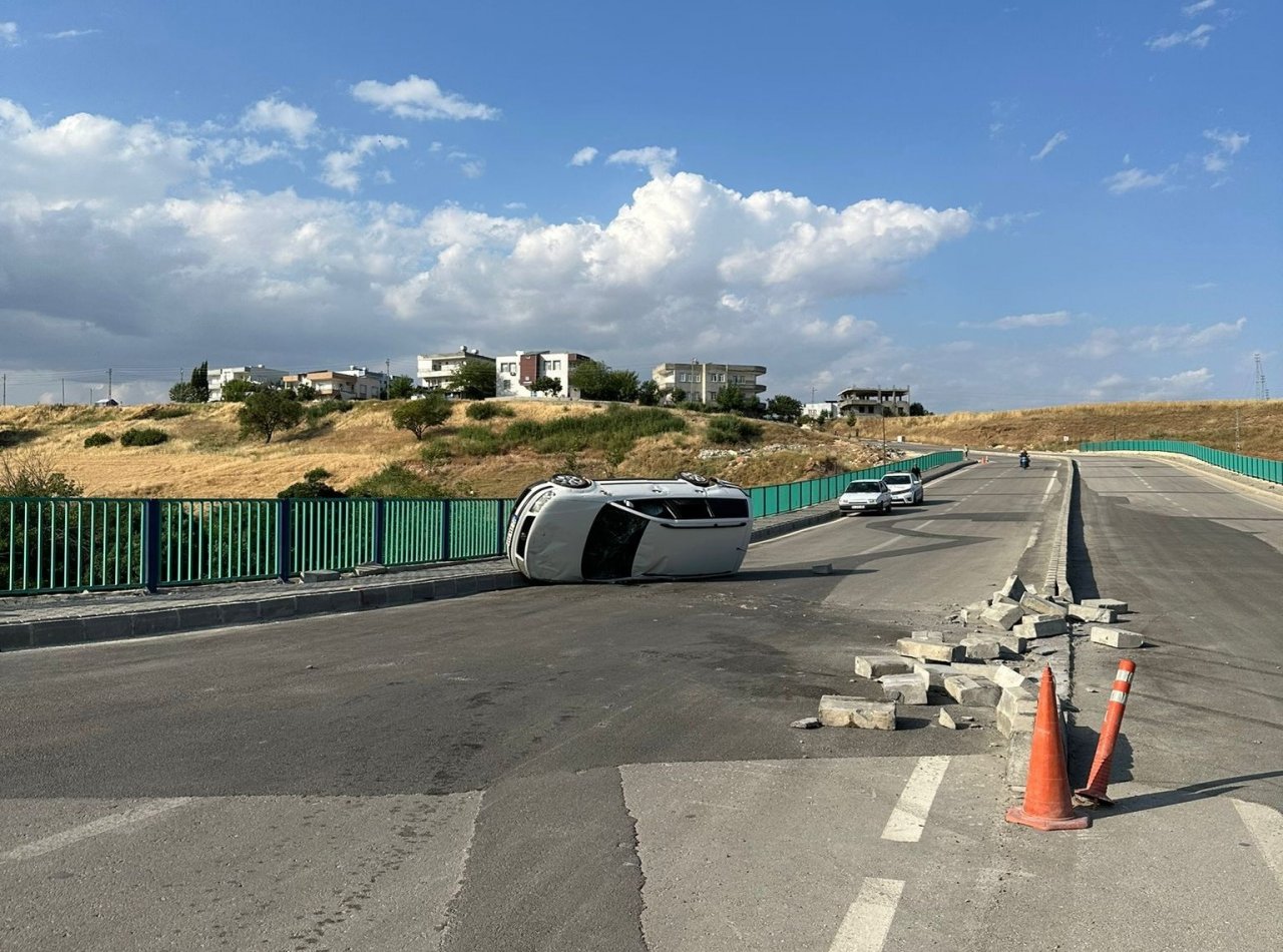 Aynı yolda bir haftada 3 araç takla attı