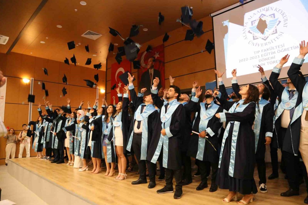 ALKÜ Tıp Fakültesi ilk mezunlarını verdi