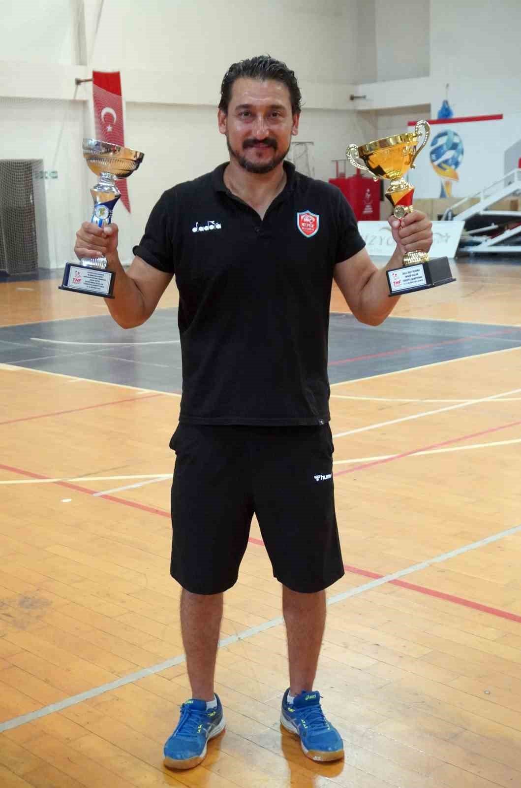 Kepez’in hentbolcuları kupalara doymuyor