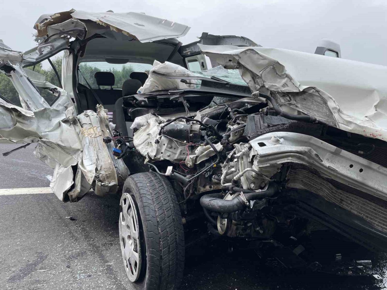 Dinlenme tesisine girmek isterken faciayı yaşadılar: 1’i ağır 3 yaralı