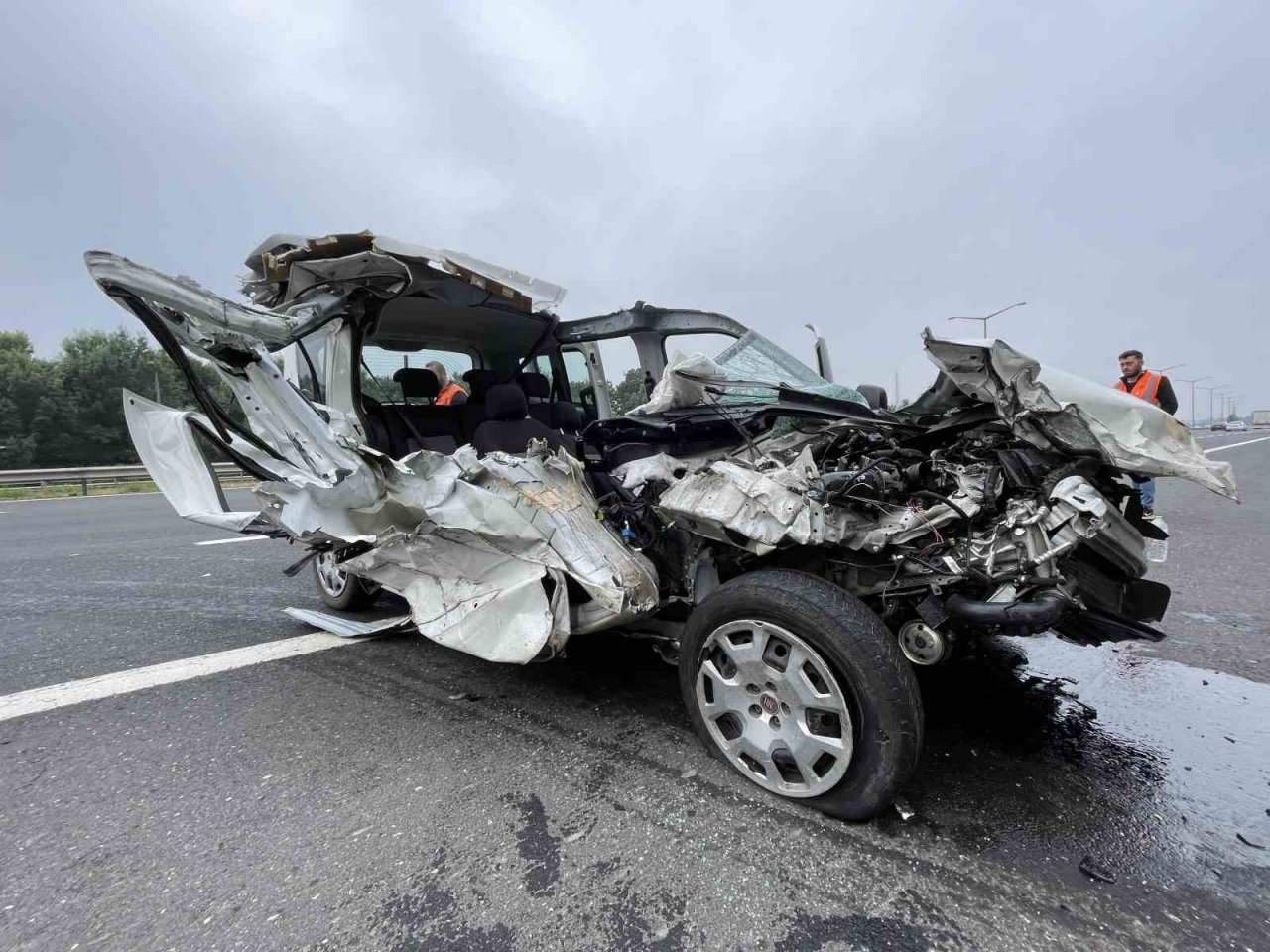 Dinlenme tesisine girmek isterken faciayı yaşadılar: 1’i ağır 3 yaralı