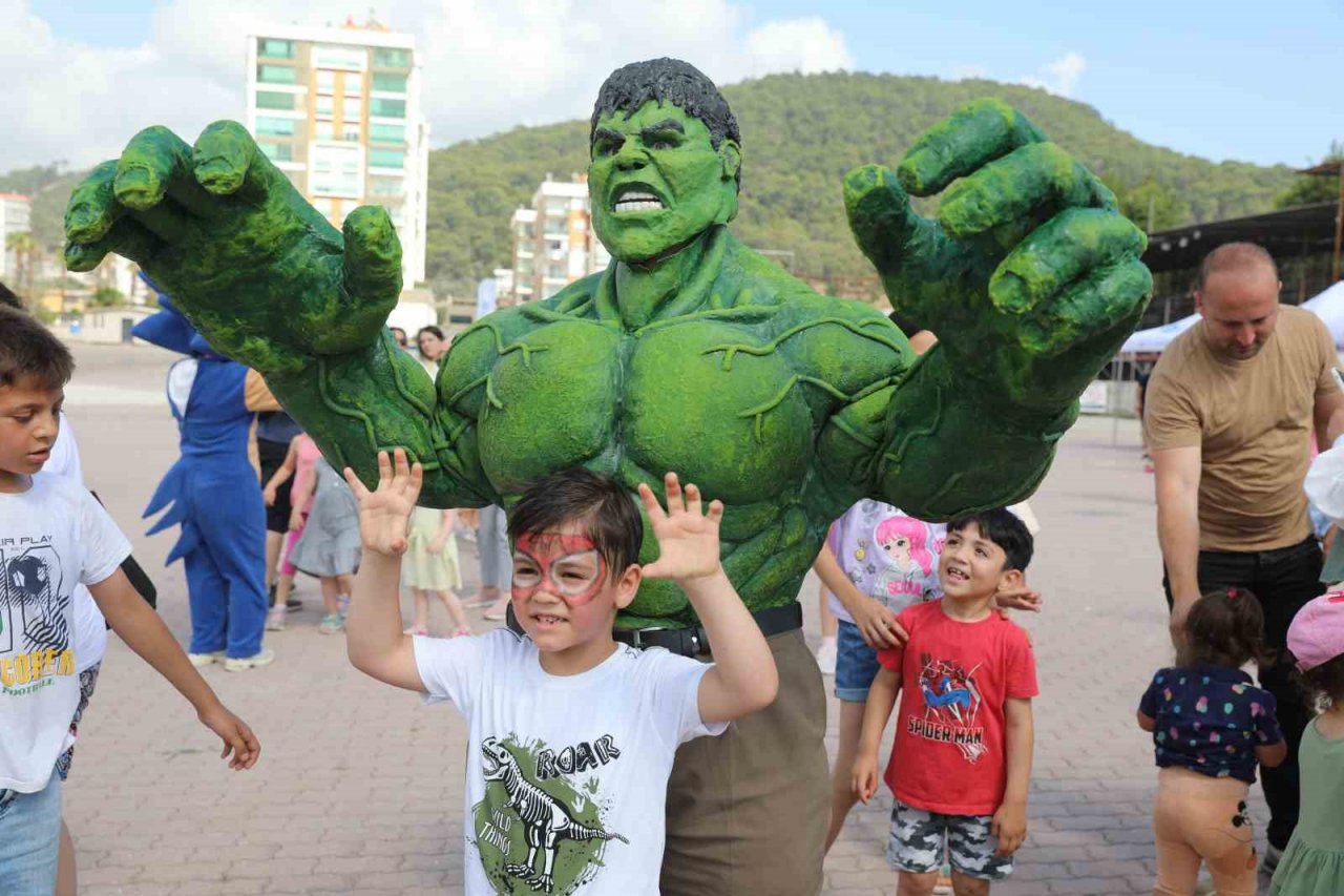 Kumlucalı çocukları Büyükşehir eğlendirdi