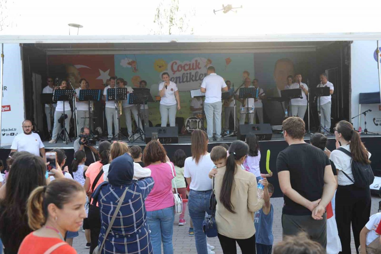 Kumlucalı çocukları Büyükşehir eğlendirdi