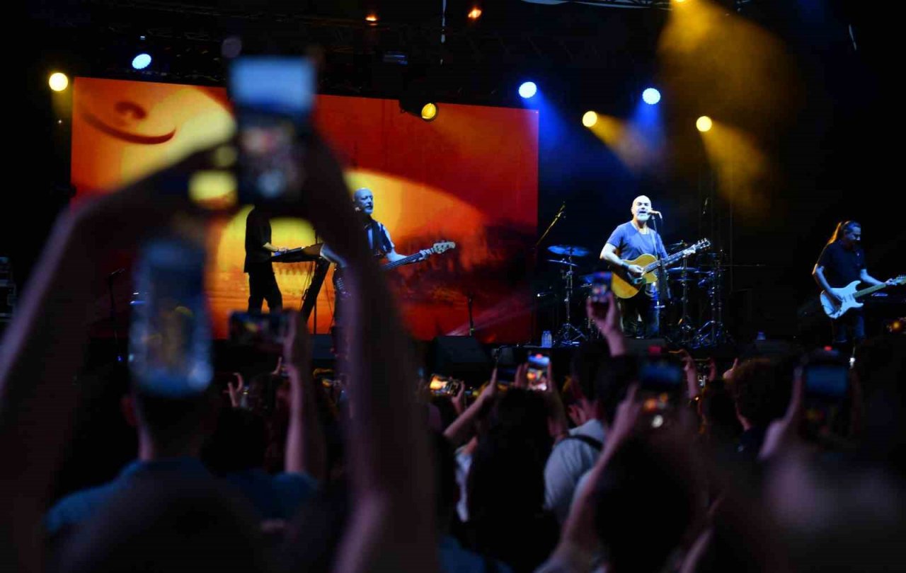 Gençler yılın stresini attılar