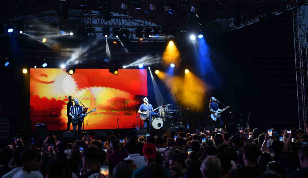 Gençler yılın stresini attılar