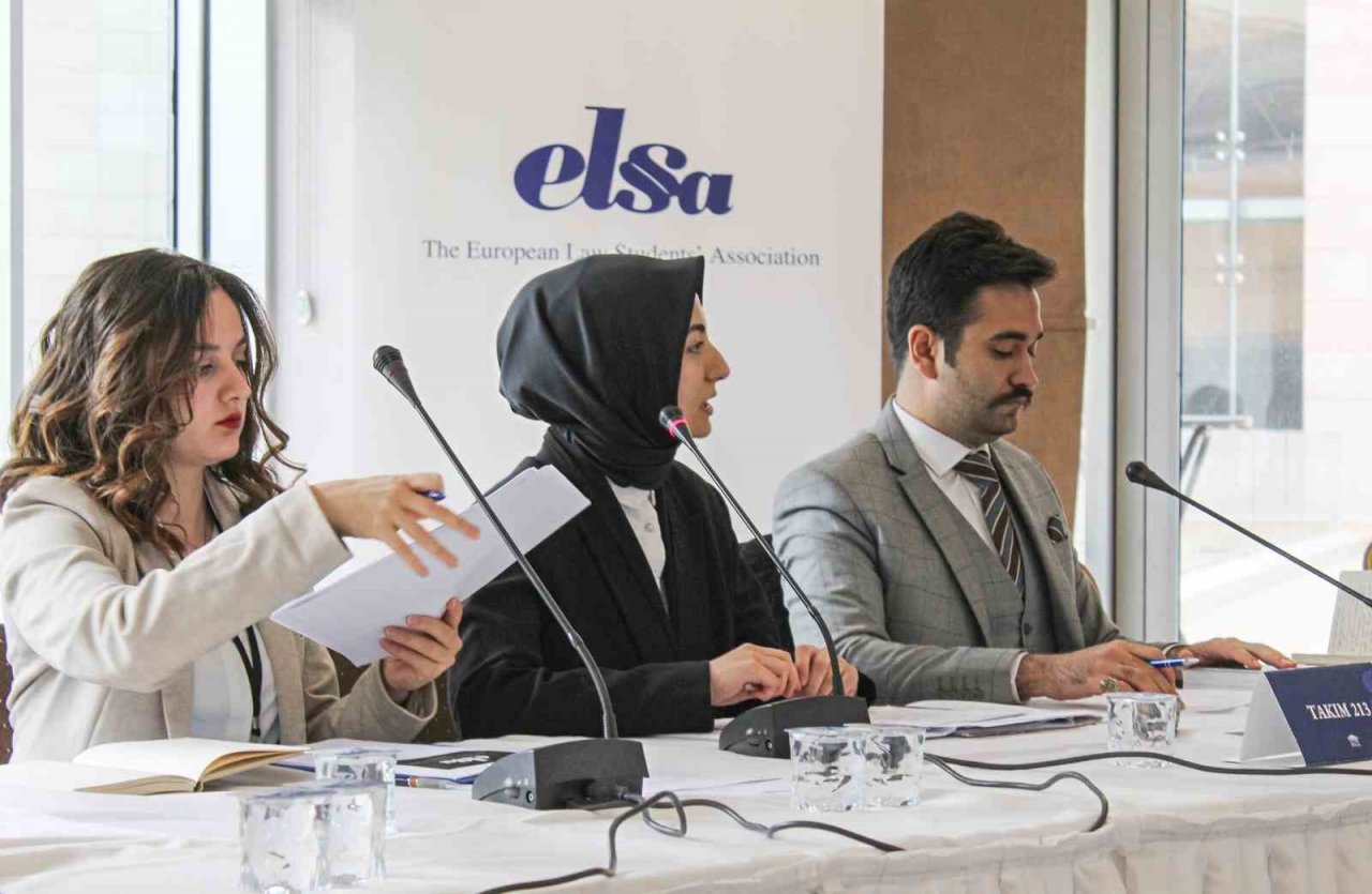 Hukuk Fakültesi öğrencilerinden büyük başarı