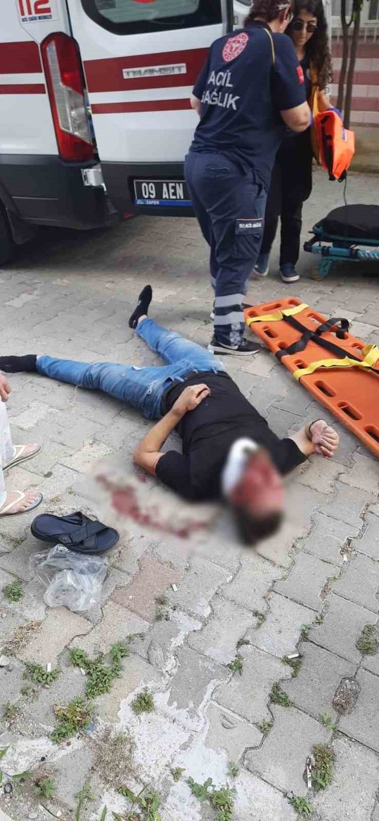 Cam balkon takan işçi, ikinci kattan düştü