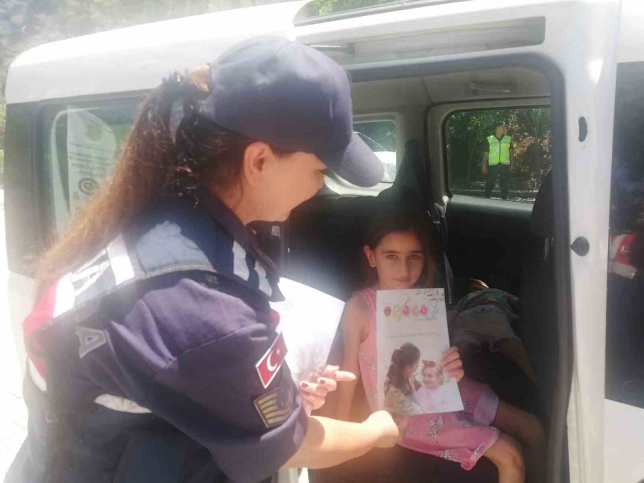 Jandarma ekipleri Milli Park’ta vatandaşları bilgilendirdi