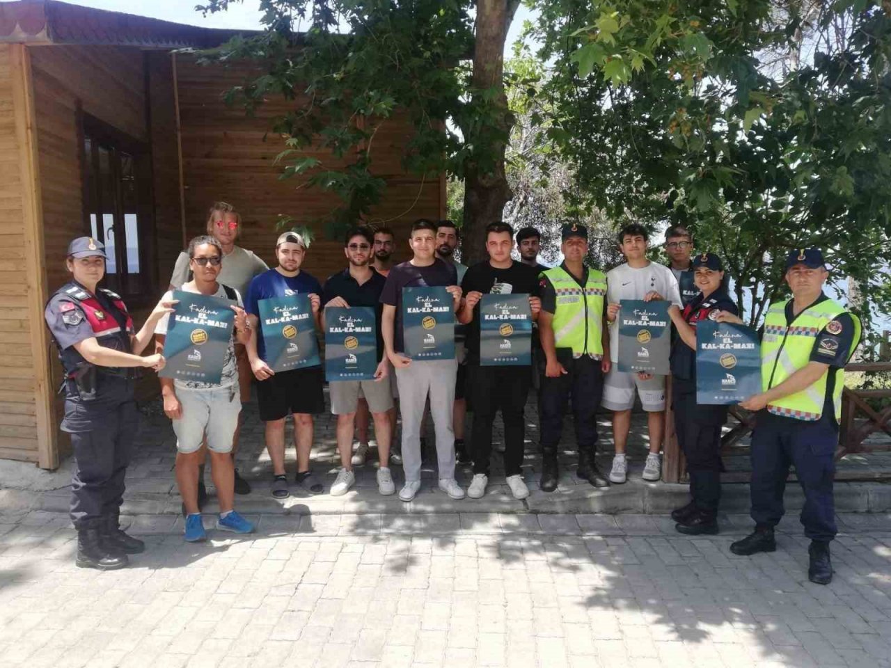 Jandarma ekipleri Milli Park’ta vatandaşları bilgilendirdi