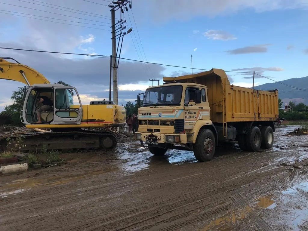 Yenipazar’da sağanak yağış hayatı olumsuz etkiledi