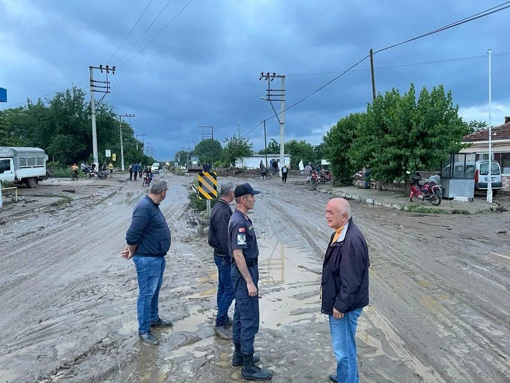 Yenipazar’da sağanak yağış hayatı olumsuz etkiledi