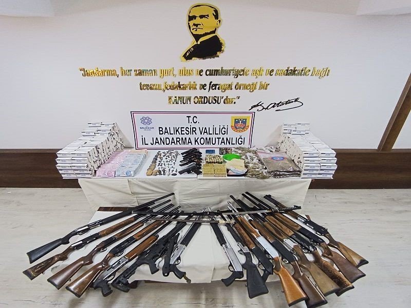 Balıkesir’de jandarmadan organize suç operasyonu; 41 gözaltı