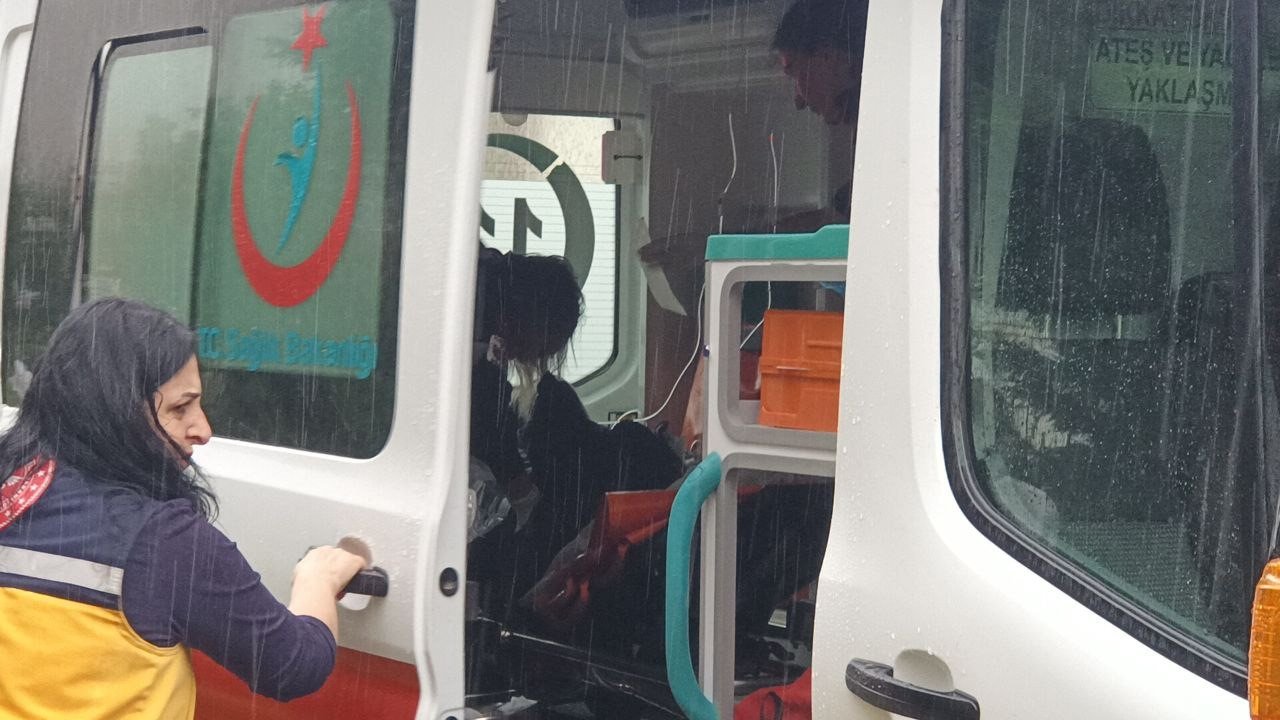 Silah sesine koşan vatandaşlar genç adamı kanlar içinde buldu