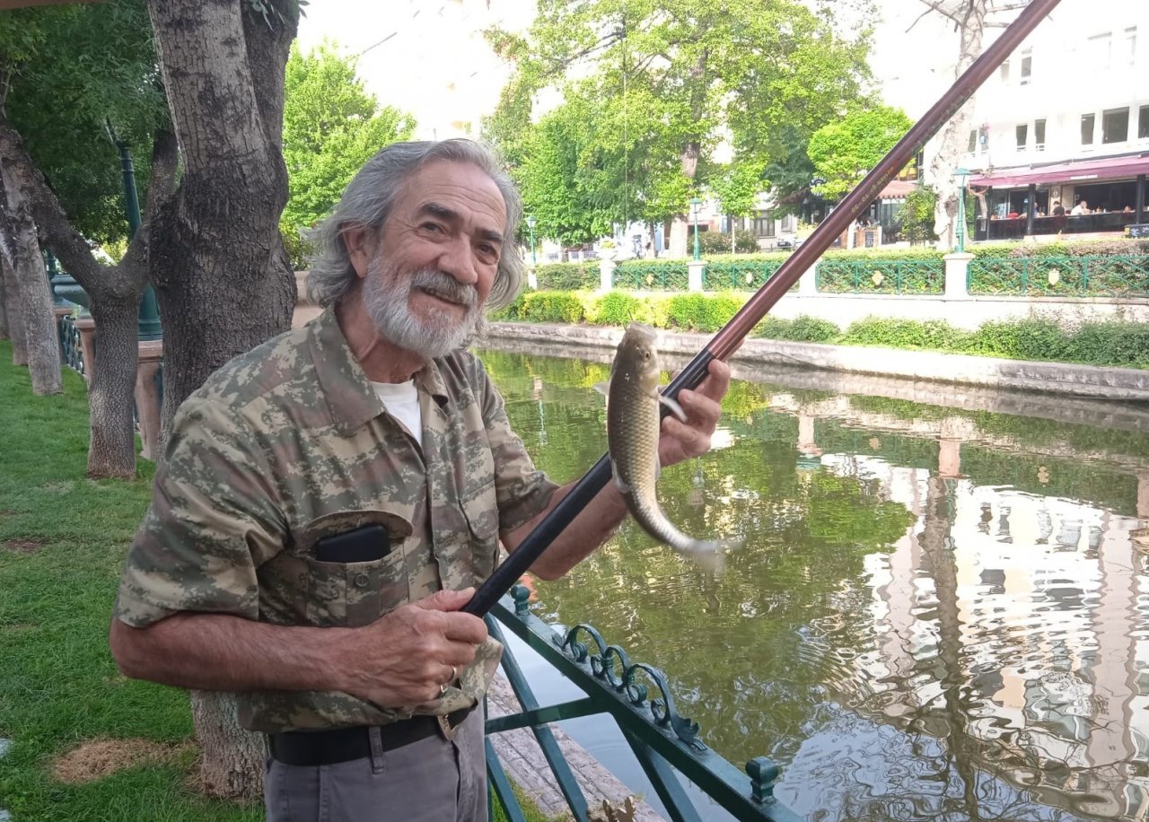 Porsuk’un kenarında emekli vatandaşların balık tutma keyfi