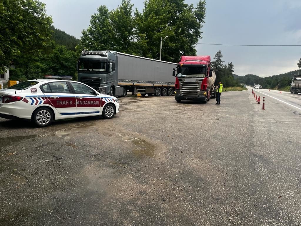 Burdur’da trafik denetimlerinde 535 araç kontrol edildi