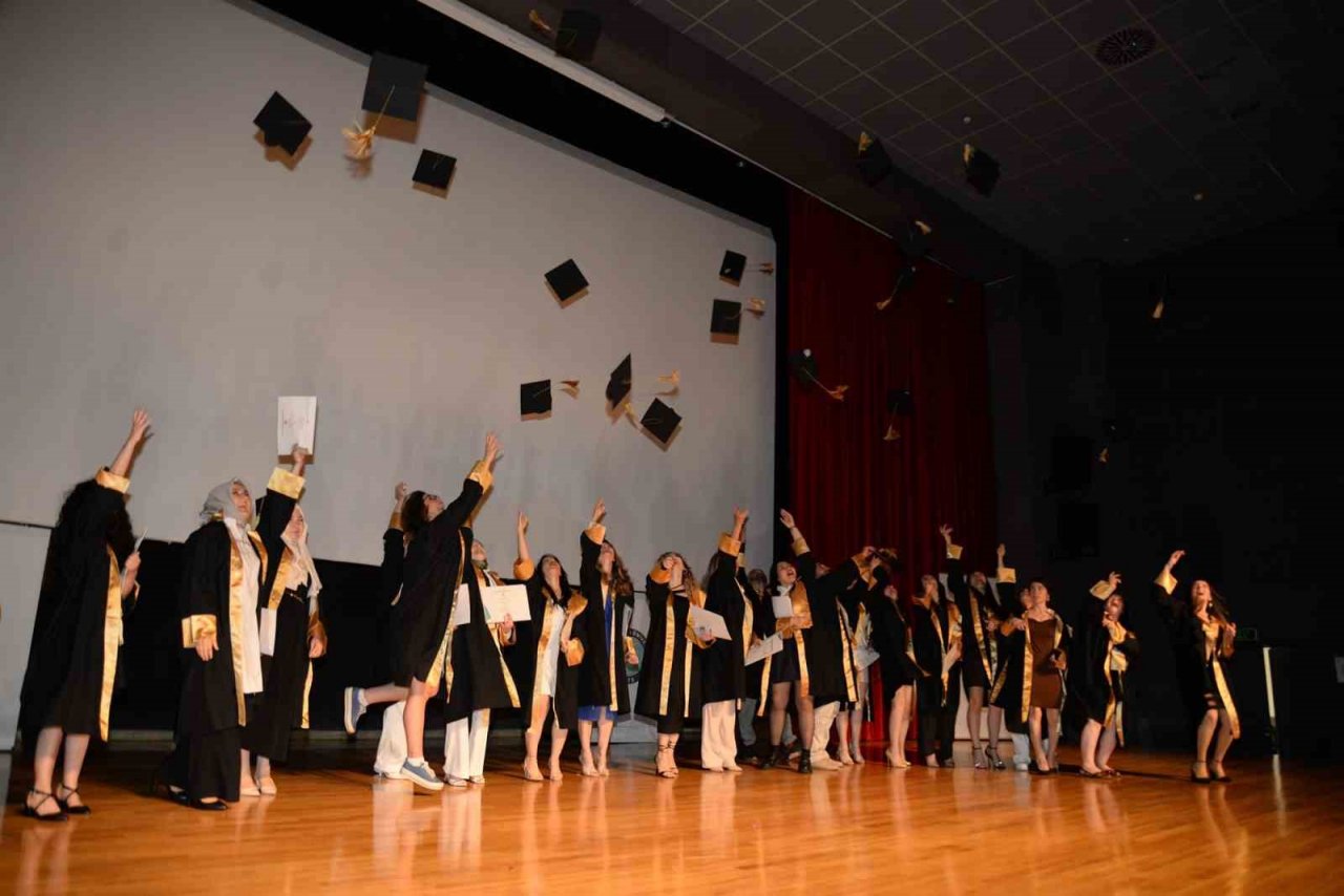 Uludağ Üniversitesi’nde mezuniyet coşkusu