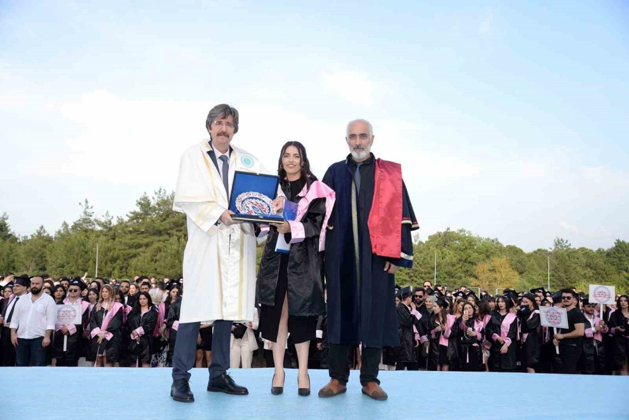 Uludağ Üniversitesi’nde mezuniyet coşkusu