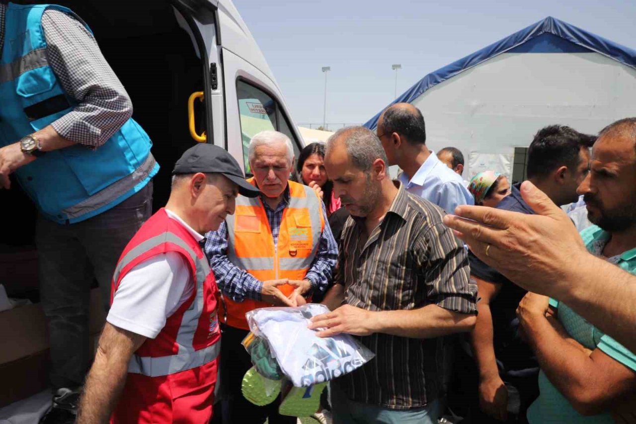 Büyükçekmece Belediyesi depremzedeleri yalnız bırakmıyor
