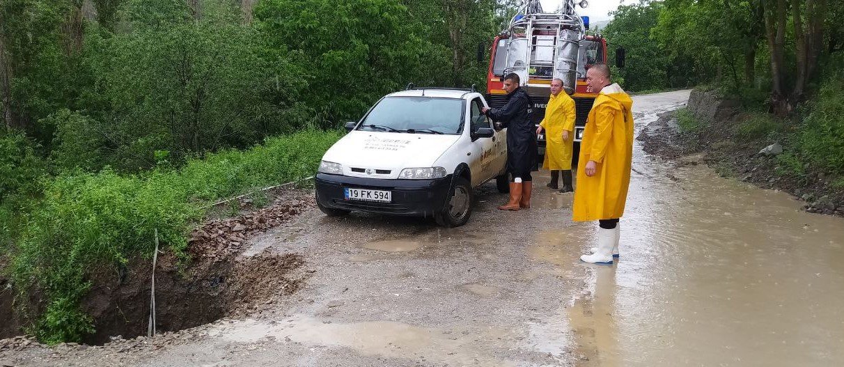 Selde mahsur kalan aileyi itfaiye ekipleri kurtardı