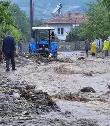 Sel baskınları Pamukkale’nin 4 mahallesinde hasara yol açtı