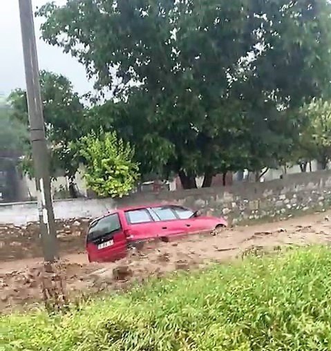 Sel baskınları Pamukkale’nin 4 mahallesinde hasara yol açtı