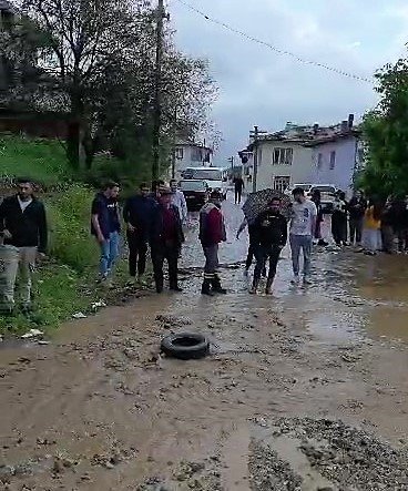 Sel baskınları Pamukkale’nin 4 mahallesinde hasara yol açtı
