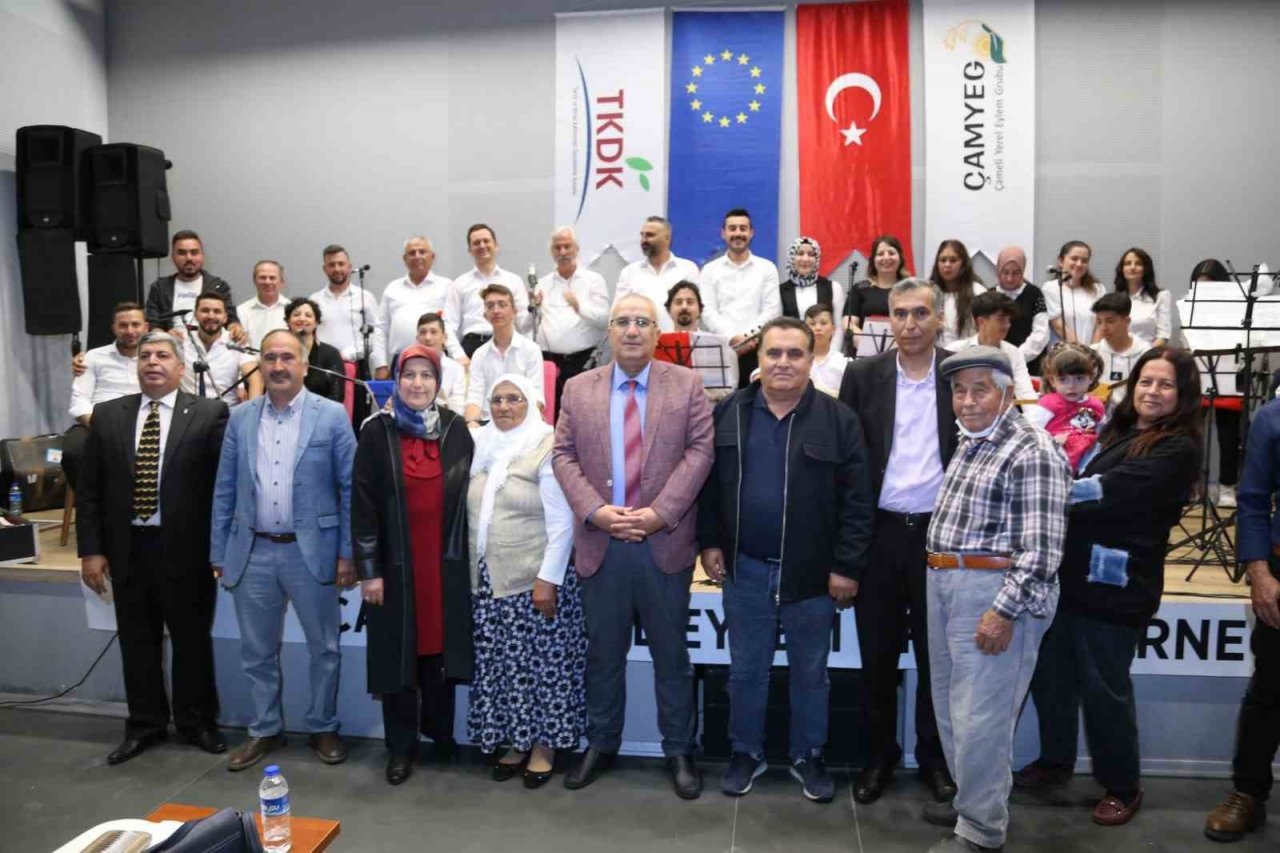 Aşık Veysel şiirleriyle anıldı