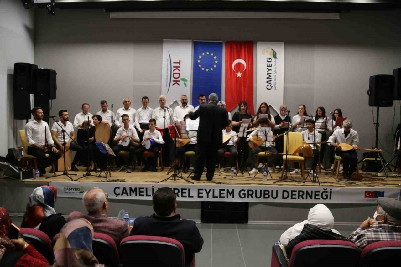 Aşık Veysel şiirleriyle anıldı