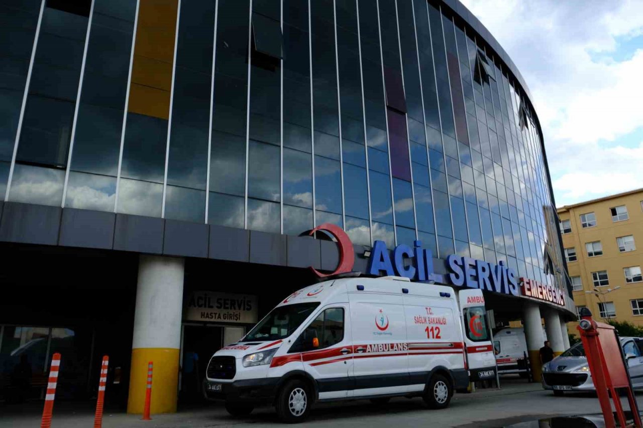 Evinde kalp krizi geçiren yaşlı kadın hastanede hayatını kaybetti