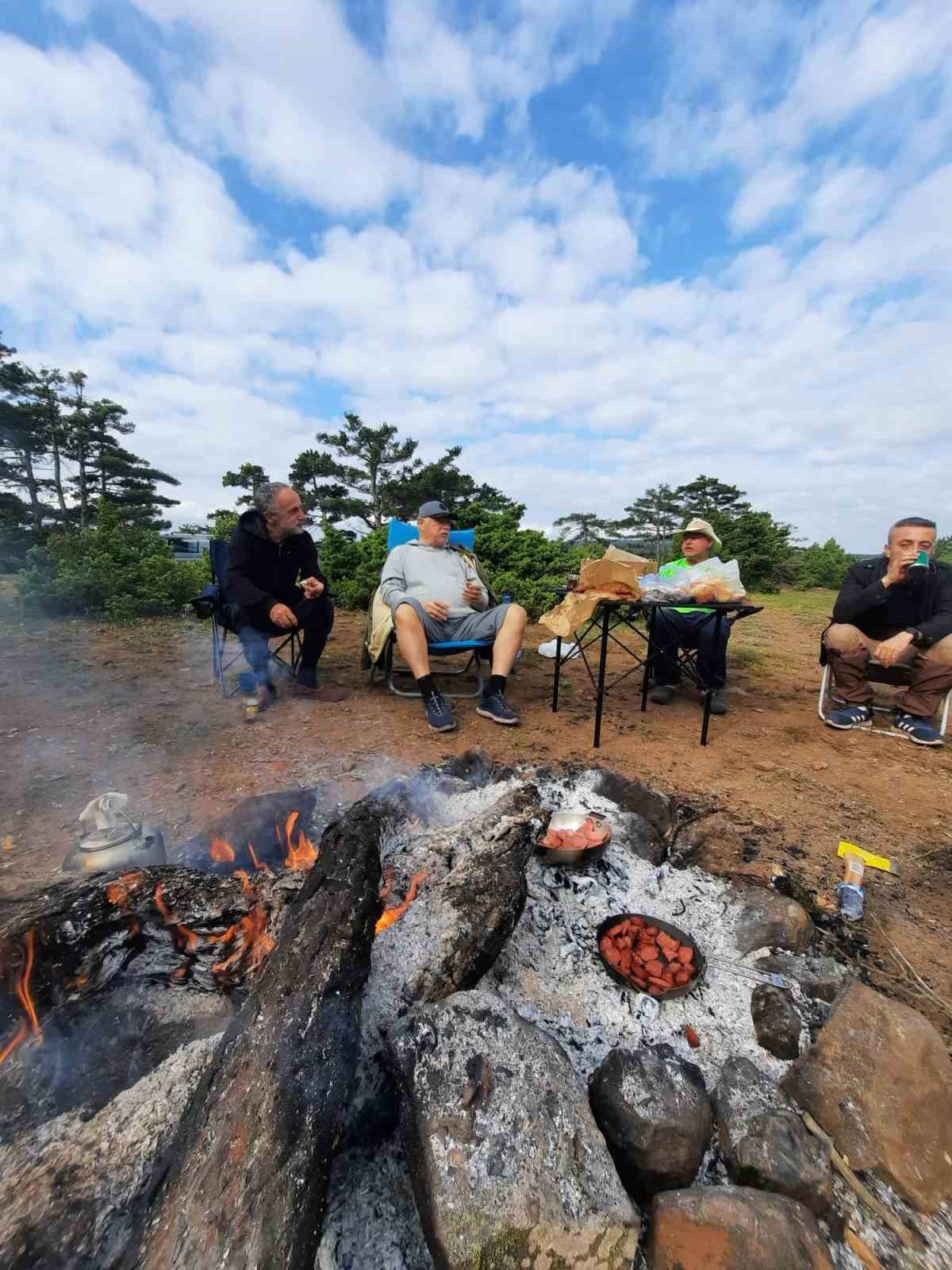 Eski vali Çalışıcı doğa yürüyüşüne katıldı