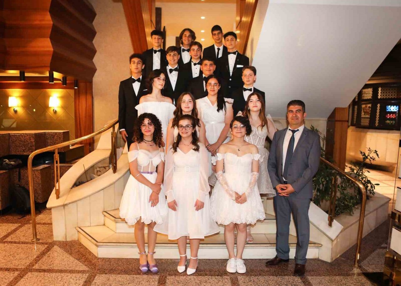 Gaziantep Kolej Vakfı’nda mezuniyet balosu