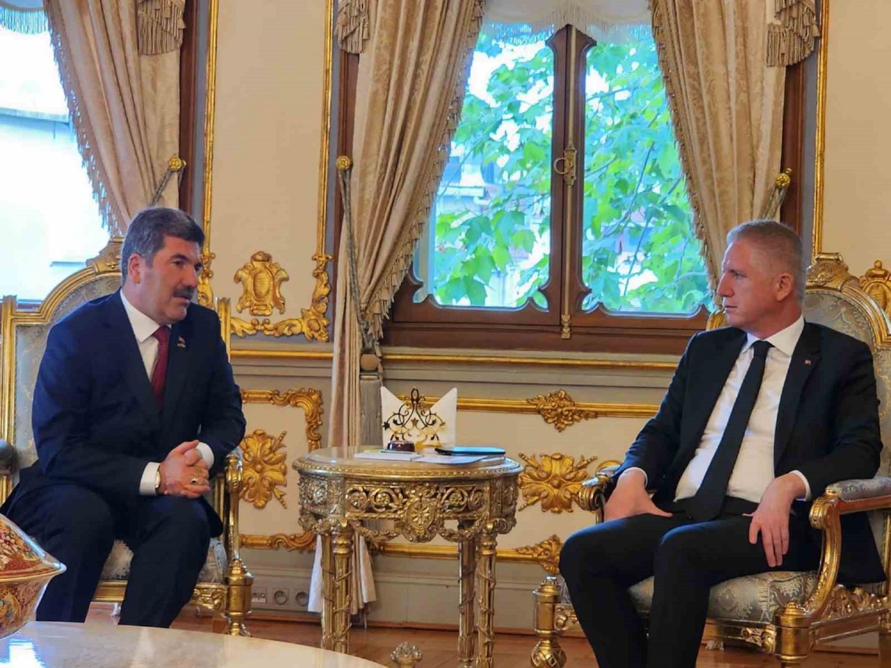 Gaziantepli Halı İhracatçıları İstanbul Valisi Davut Gül’ü ziyaret etti